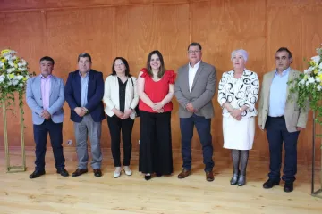 ASUMIÓ NUEVO CONCEJO MUNICIPAL EN CURACO DE VÉLEZ LIDERADO POR LA REELECTA ALCALDESA JAVIERA YÁÑEZ REBOLLEDO - Wapi Chilwe